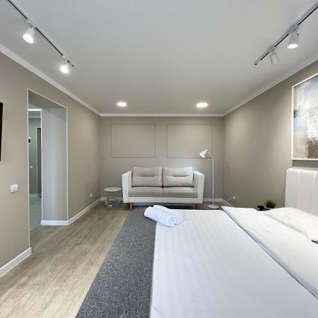 Luxury Apartments Pavlodar Luaran gambar