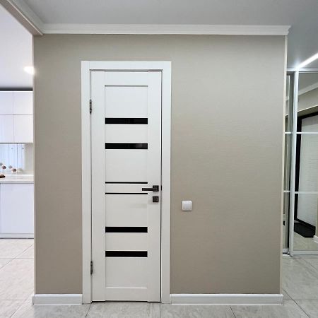 Luxury Apartments Pavlodar Luaran gambar