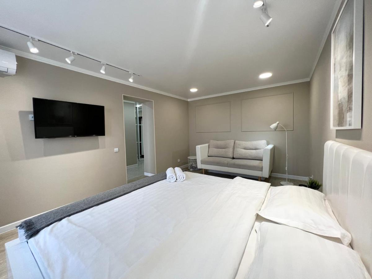 Luxury Apartments Pavlodar Luaran gambar