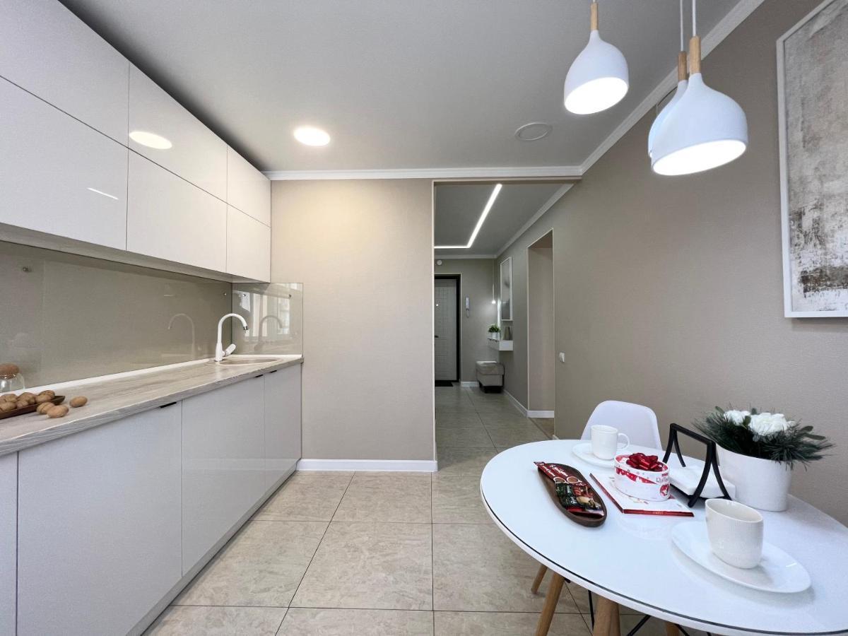 Luxury Apartments Pavlodar Luaran gambar